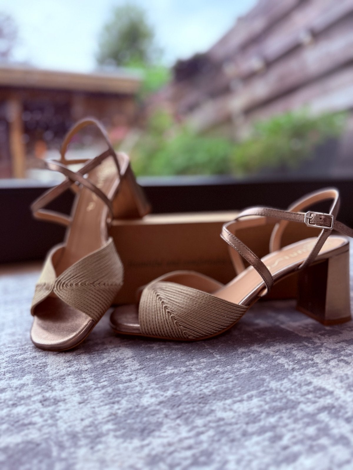 NIEUW Unisa gouden sandalen met blokhak, Kleding | Dames, Schoenen, Overige kleuren, Nieuw, Sandalen of Muiltjes, Ophalen of Verzenden