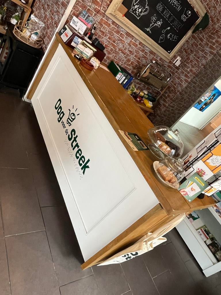 Robuuste houten toonbank met opbergruimte, Ophalen