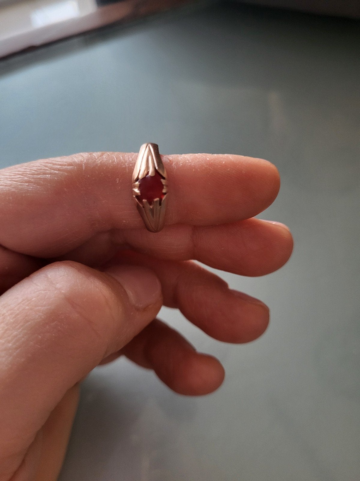 Gouden ring met rode edelsteen, Ophalen of Verzenden, Zo goed als nieuw, 17 tot 18, Dame of Heer