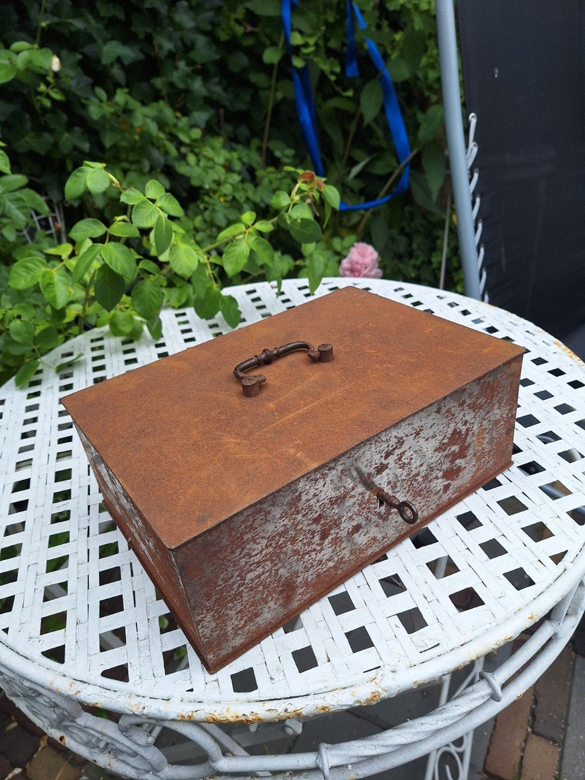 Antieke metalen kist met sleutel - Beaumont, Ophalen of Verzenden