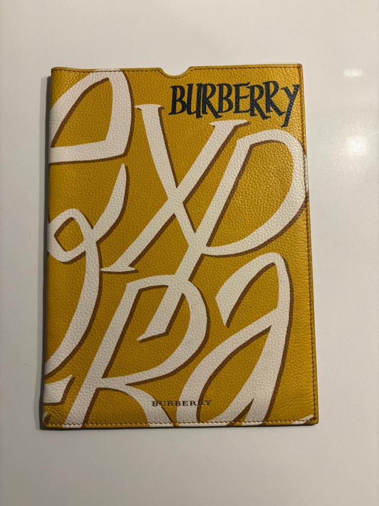 Authentic burberry ipad hoesjes, Ophalen of Verzenden, Zo goed als nieuw