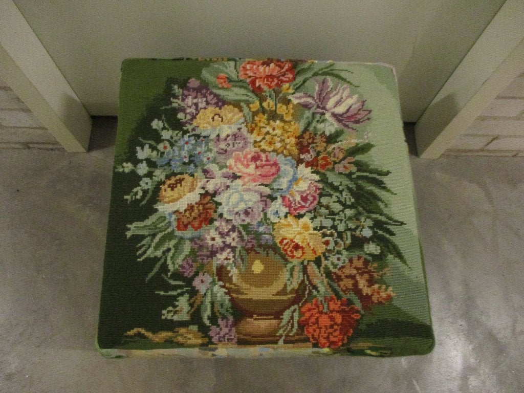 Poef met diverse borduurwerken, vierkant groot., Ophalen, Minder dan 50 cm, Vierkant, Nieuw