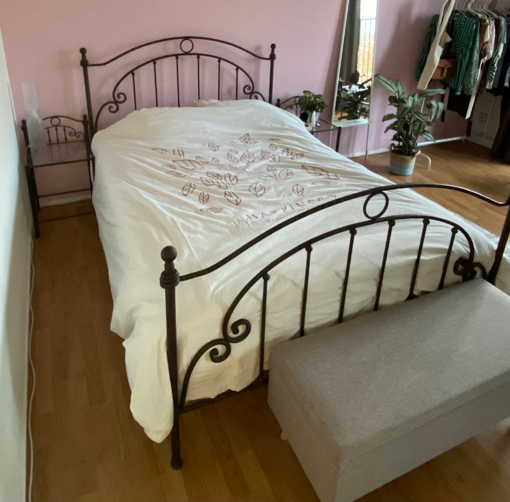 Metalen bed met nachtkastjes, incl. lattenbodem en matras, Ophalen, Gebruikt, Bruin, 140 cm