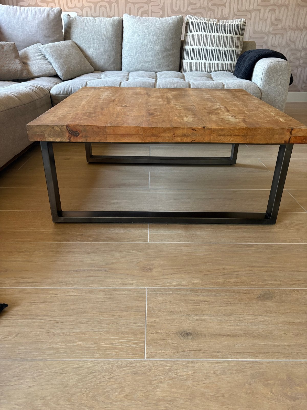 Robuuste Salontafel van Hout en Metaal, 100 tot 150 cm, Vierkant, Zo goed als nieuw, Minder dan 50 cm