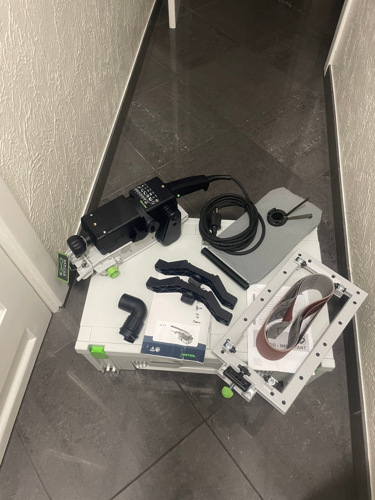 Festool BS 75 E-Set bandschuurmachine | 1010 W., Ophalen of Verzenden, Zo goed als nieuw, 600 tot 1200 watt, Bandschuurmachine