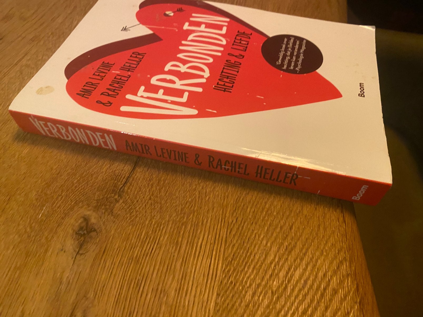 Titel boek hechting verbonden liefde, Boeken, Filosofie, Ophalen of Verzenden, Zo goed als nieuw