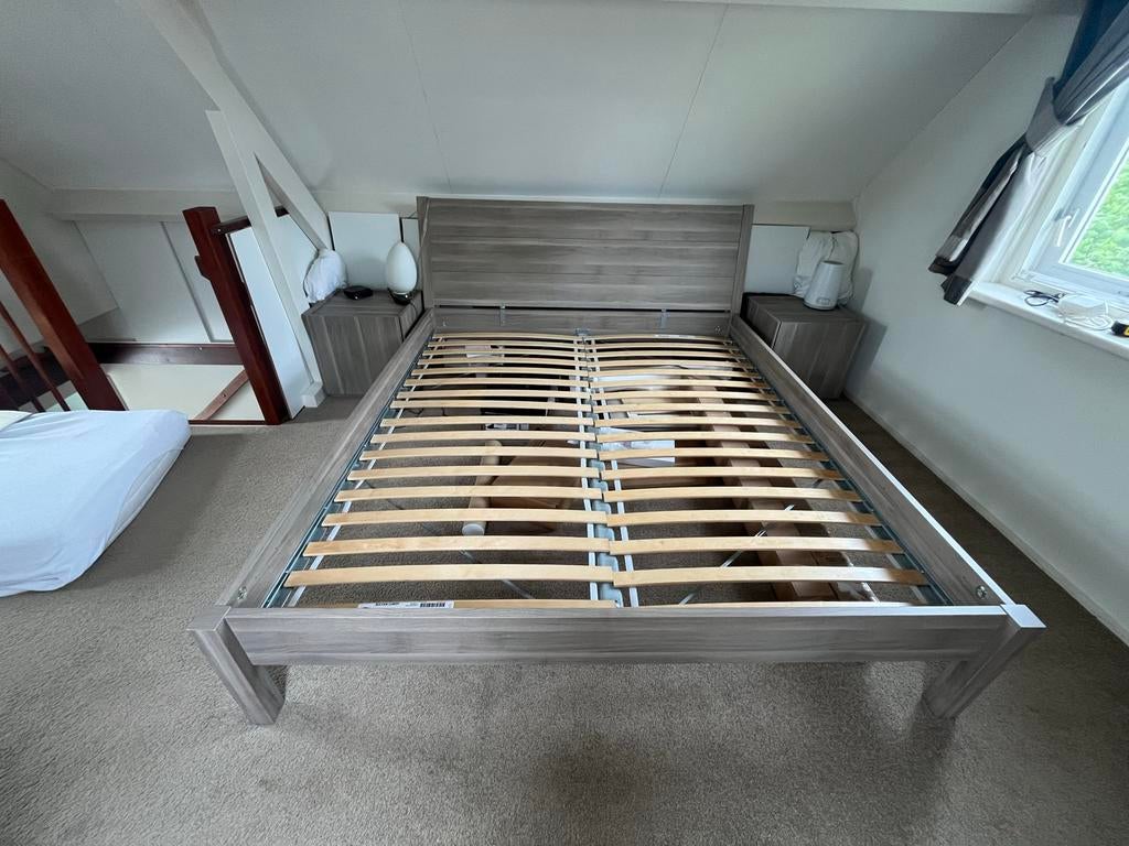 Ikea Nyvoll 2-pers bedframe 180x200cm met nachtkastjes, Ophalen, Gebruikt, Tweepersoons, 200 cm