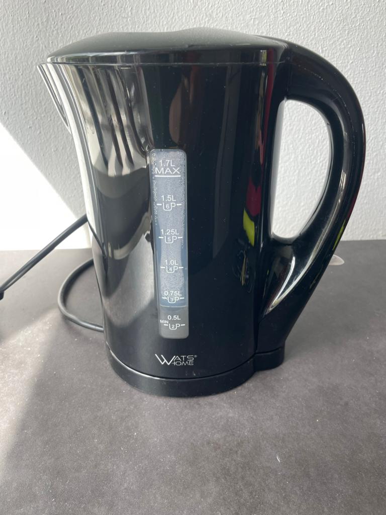 Zwarte waterkoker Watts Home 1.7L, 1 tot 2 liter, Ophalen, Zo goed als nieuw