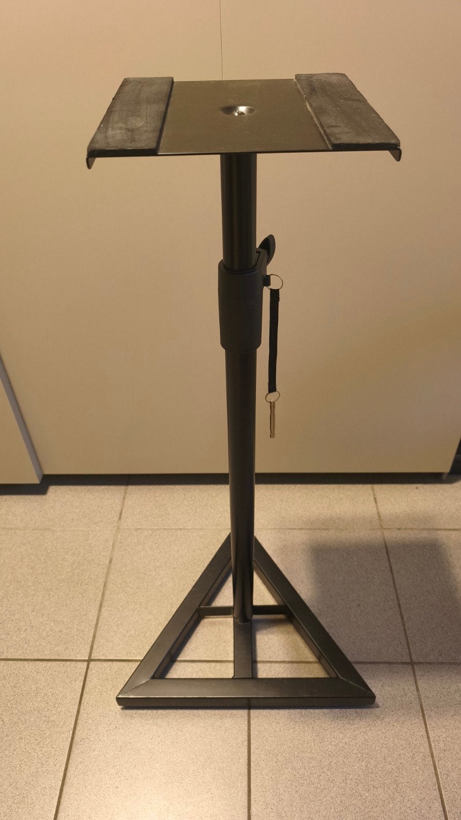 Innox Projector Standaard - In Hoogte Verstelbaar, Audio, Tv en Foto, Ophalen, Gebruikt, Beamertafel