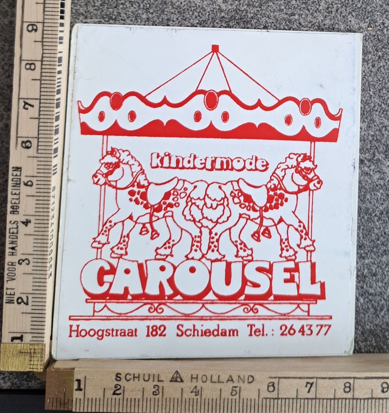 Vintage sticker Kindermode Carousel draaimolen kermis, Ophalen of Verzenden, Zo goed als nieuw, Bedrijf of Vereniging