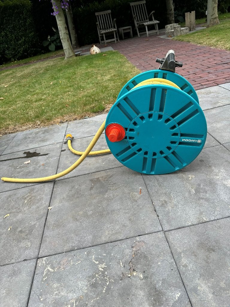 Tuinslang op wandhaspel  ca. 30 m., Tuin en Terras, Tuinslangen, Gebruikt, Tuinslang, Ophalen