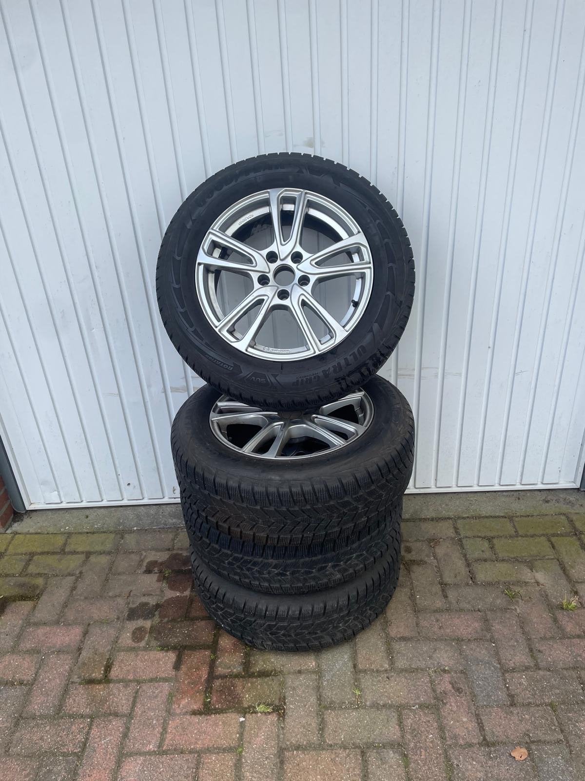 Audi Q3 velgenset met GoodYear winterbanden, Auto-onderdelen, Ophalen, Banden en Velgen, 17 inch, Winterbanden