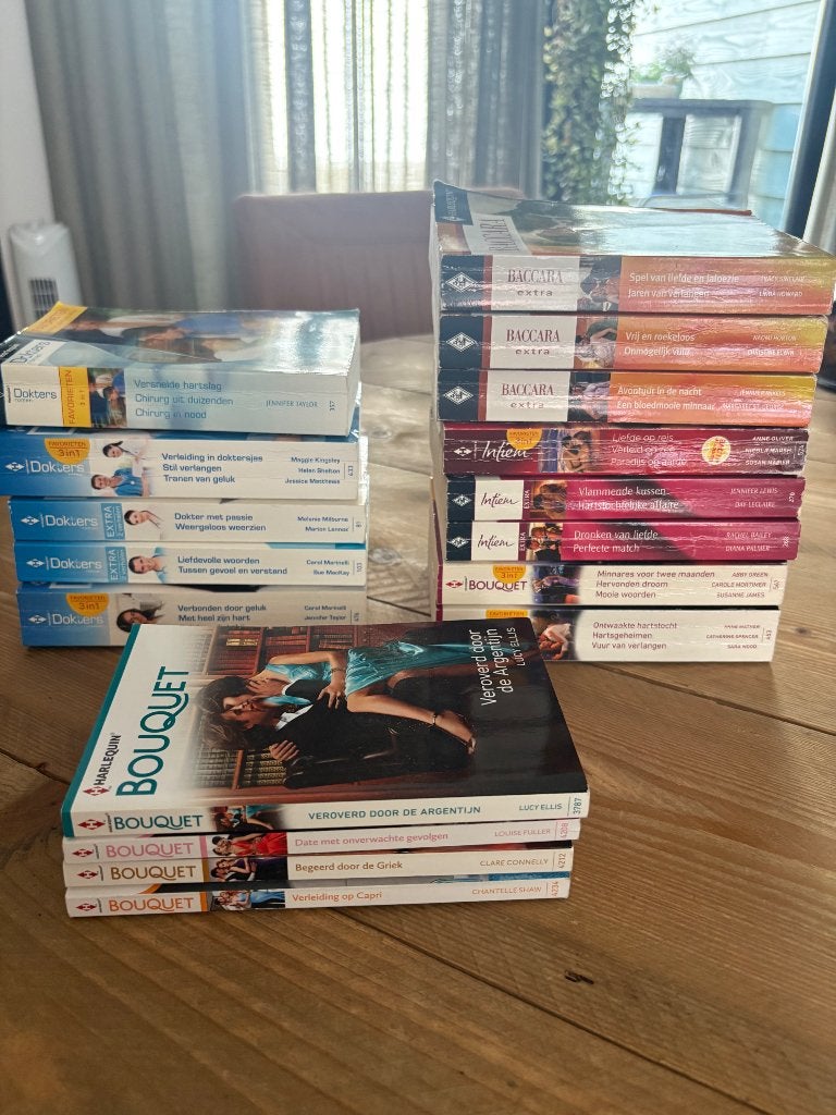 Bouquet / dokters romans pakket, Ophalen, Gelezen