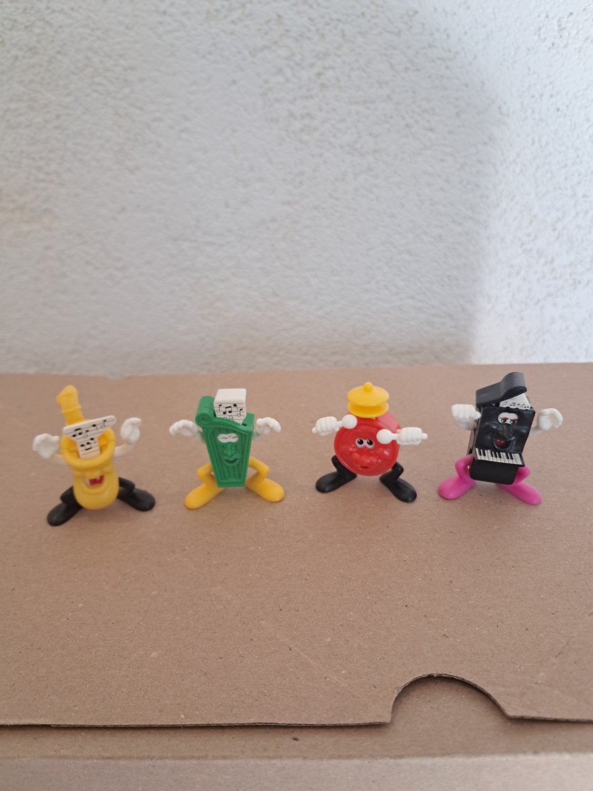 - Muziekinstrumenten verassing ei. kinder surprise, Ophalen of Verzenden, Zo goed als nieuw