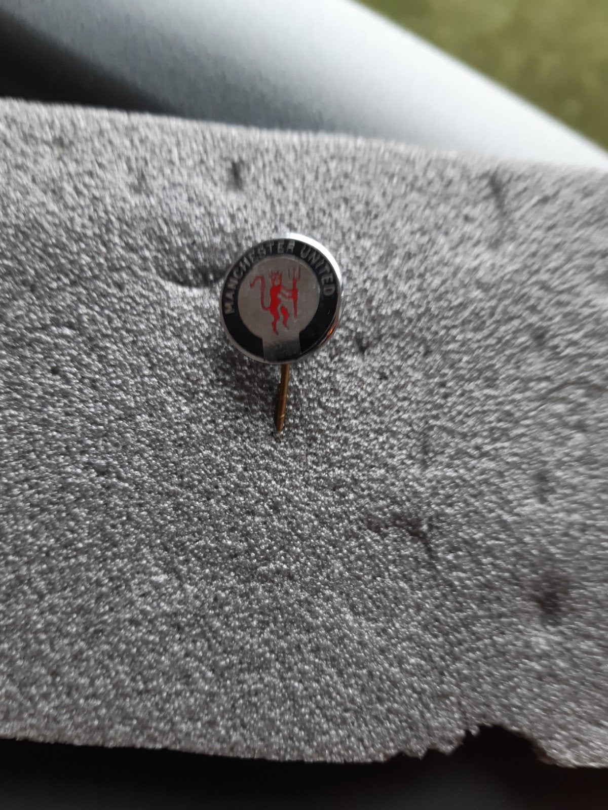 Manchester United Speldje - Voetbal Fan Pin, Verzamelen, Speldjes, Pins en Buttons, Ophalen of Verzenden, Gebruikt, Sport, Speldje of Pin