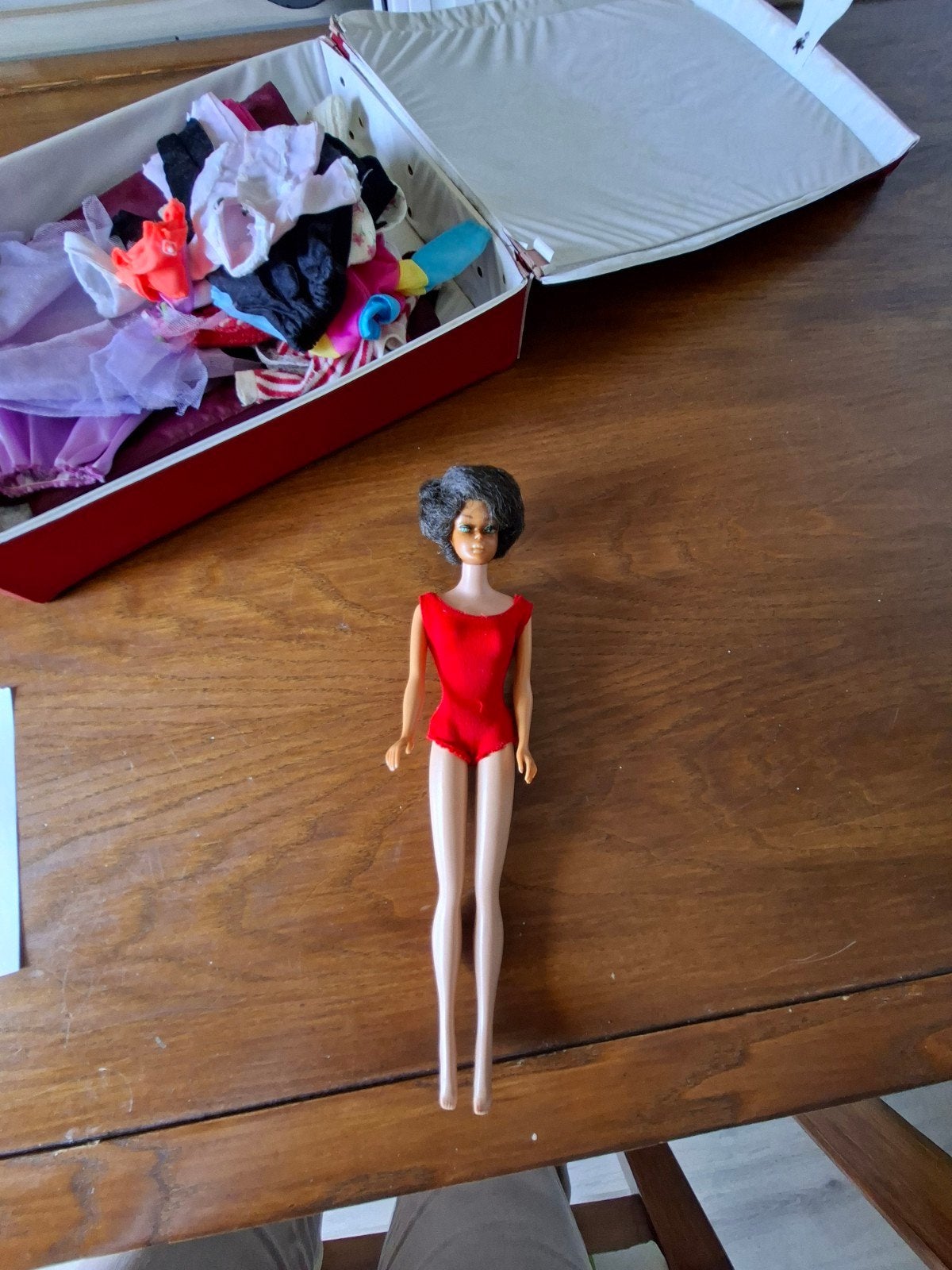 Originele Barbie met koffer en kleding 60 jaar oud, Ophalen of Verzenden, Gebruikt, Barbie
