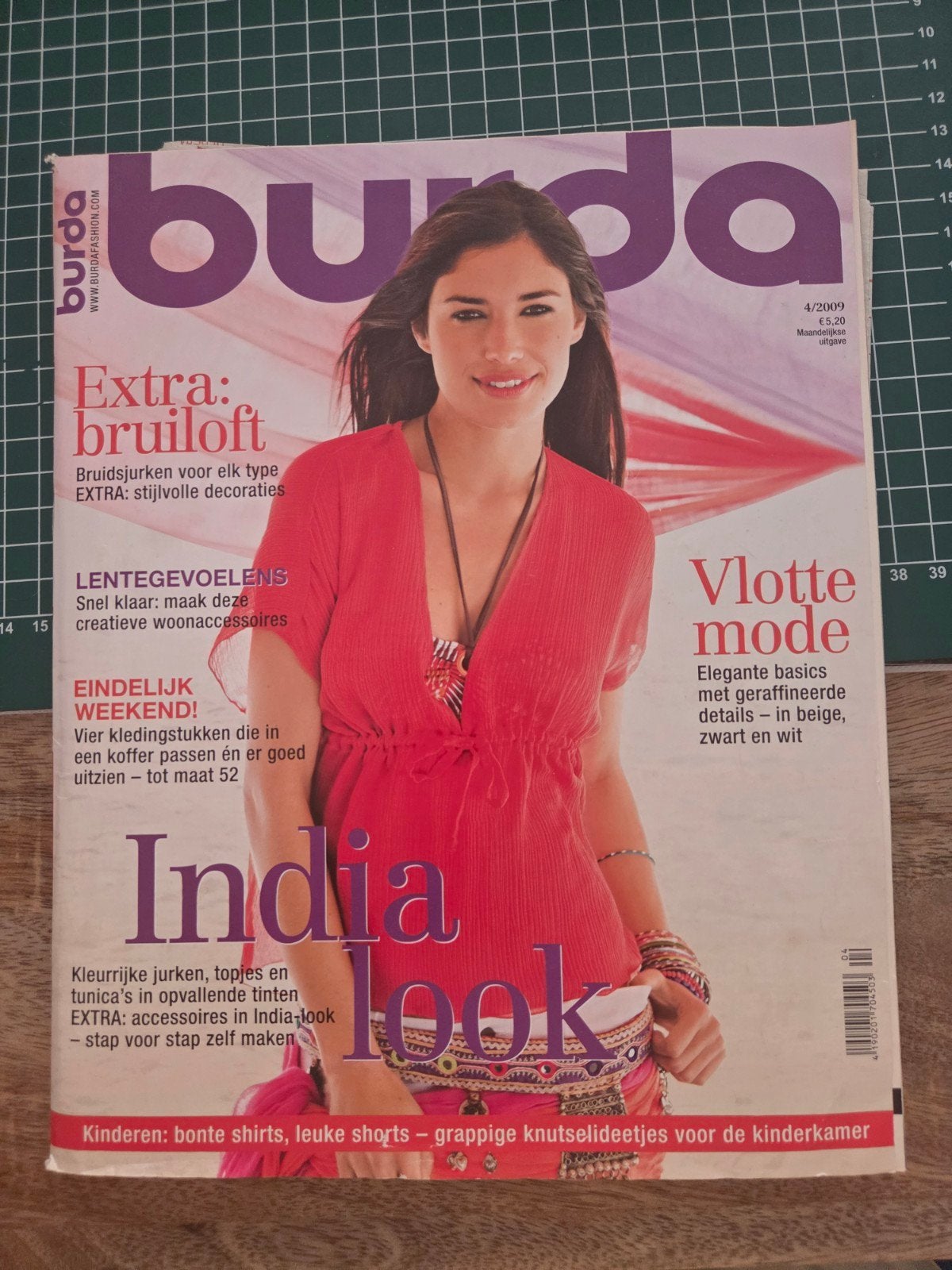 Burda Mode Tijdschrift 4/2009 - India Look & Bruiloft Extra, Vrouw, Overige typen, Gebruikt, Burda