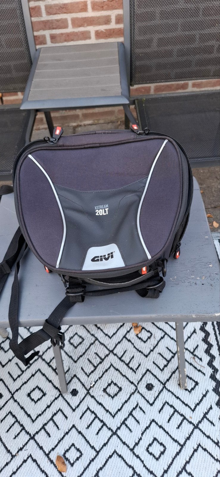 GIVI XSTREAM 20LT Sporttas - Tanktas/Rugzak, Motoren, Accessoires | Koffers en Tassen, Ophalen of Verzenden, Zo goed als nieuw