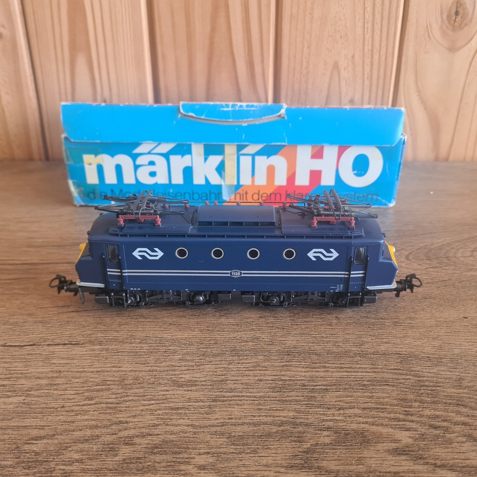 Märklin 3327 1100 botsneus NS, Wisselstroom, Gebruikt, Locomotief, Analoog