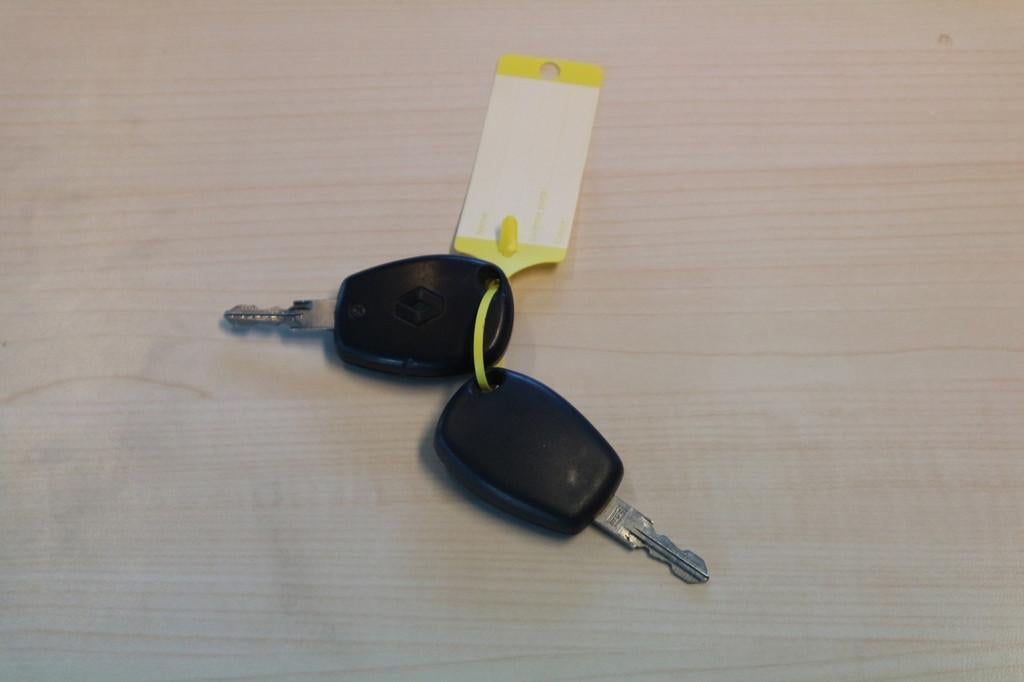 Dacia Sandero 1.4 Lauréate / LEES TEKST / READ TEXT ! ! !, Voorwielaandrijving, 1011 kg, 4 cilinders, Blauw