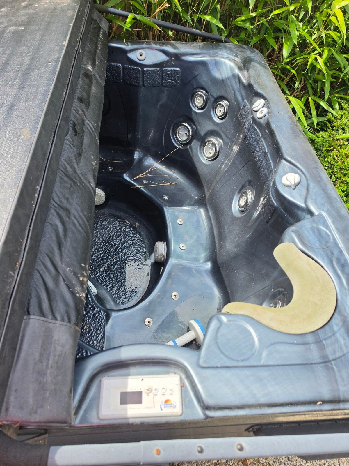 Gebruikte Sunrise Spas Jacuzzi met Afdekzeil en Filters, Ophalen, Gebruikt, Filter, Vast