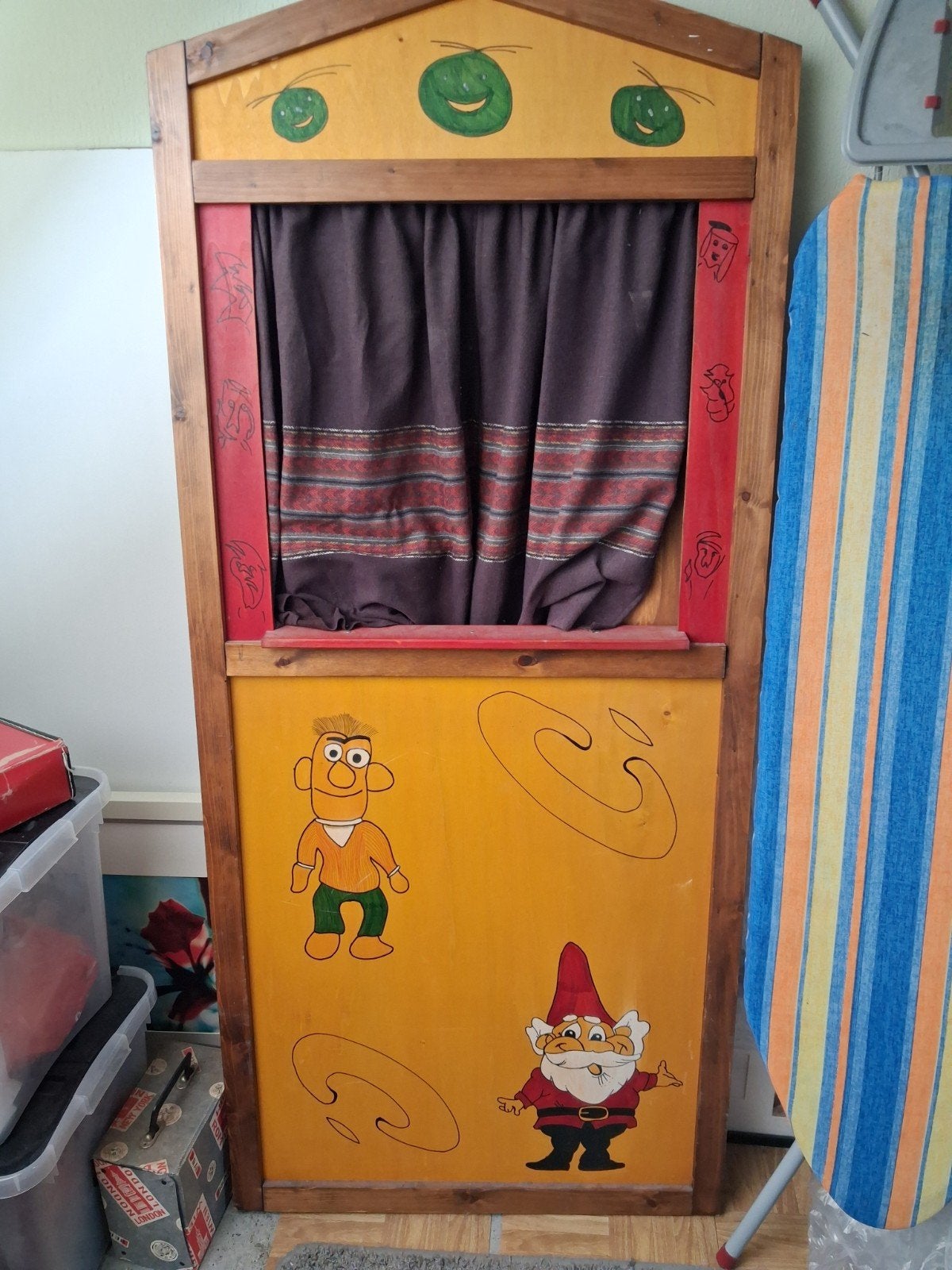 Houten Poppenkast met Gordijn - Handgemaakt, Ophalen, Gebruikt, Jongen of Meisje