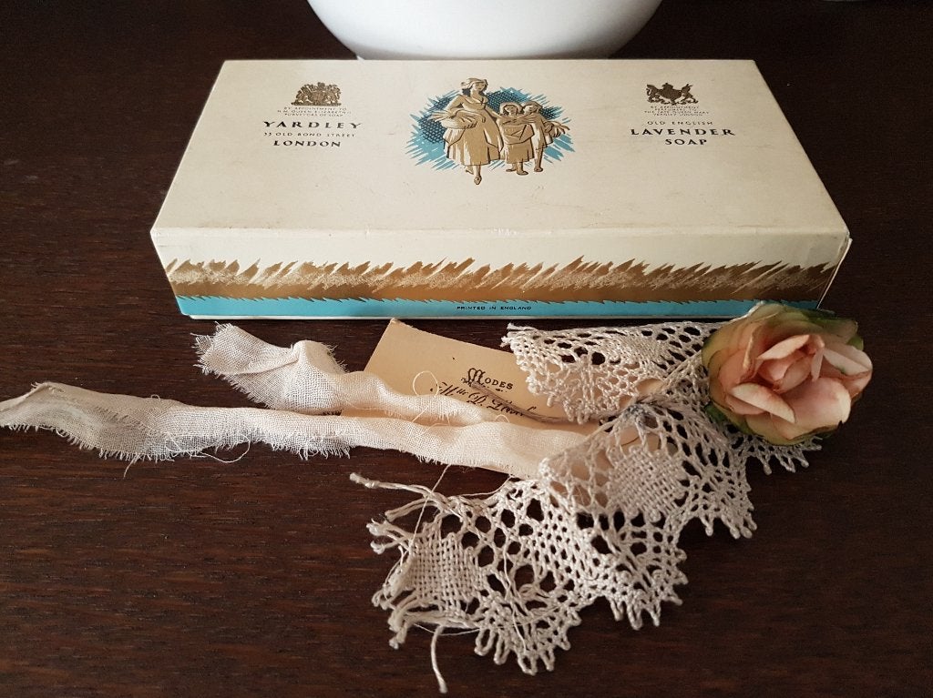 Vintage Yardley Old English Lavender Zeepdoos - Leeg, Antiek en Kunst, Ophalen of Verzenden