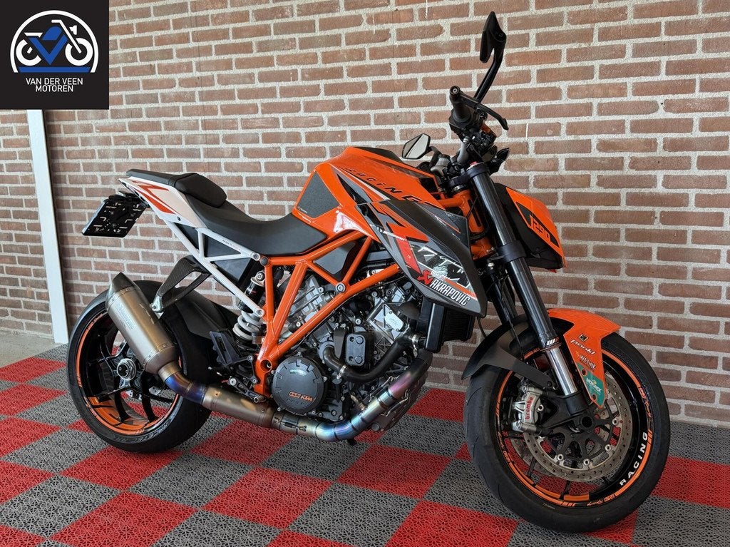 KTM 1290 SuperDuke R Titanium Akrapovic, Volledige historie, Motoren, LED Verlichting, Bedrijf, 1301 cc, Meer dan 35 kW