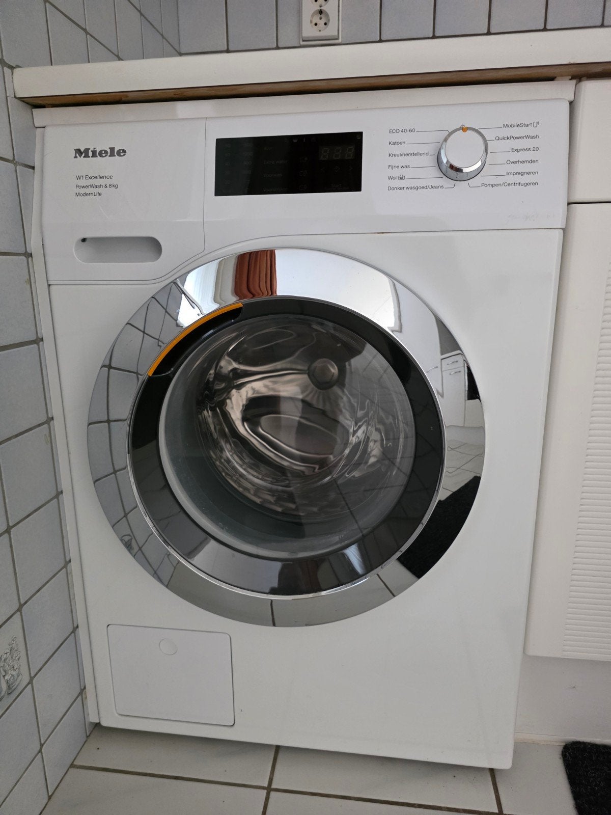 Miele wasmachine W1 excellence., Ophalen, Zo goed als nieuw, 1200 tot 1600 toeren, 85 tot 90 cm