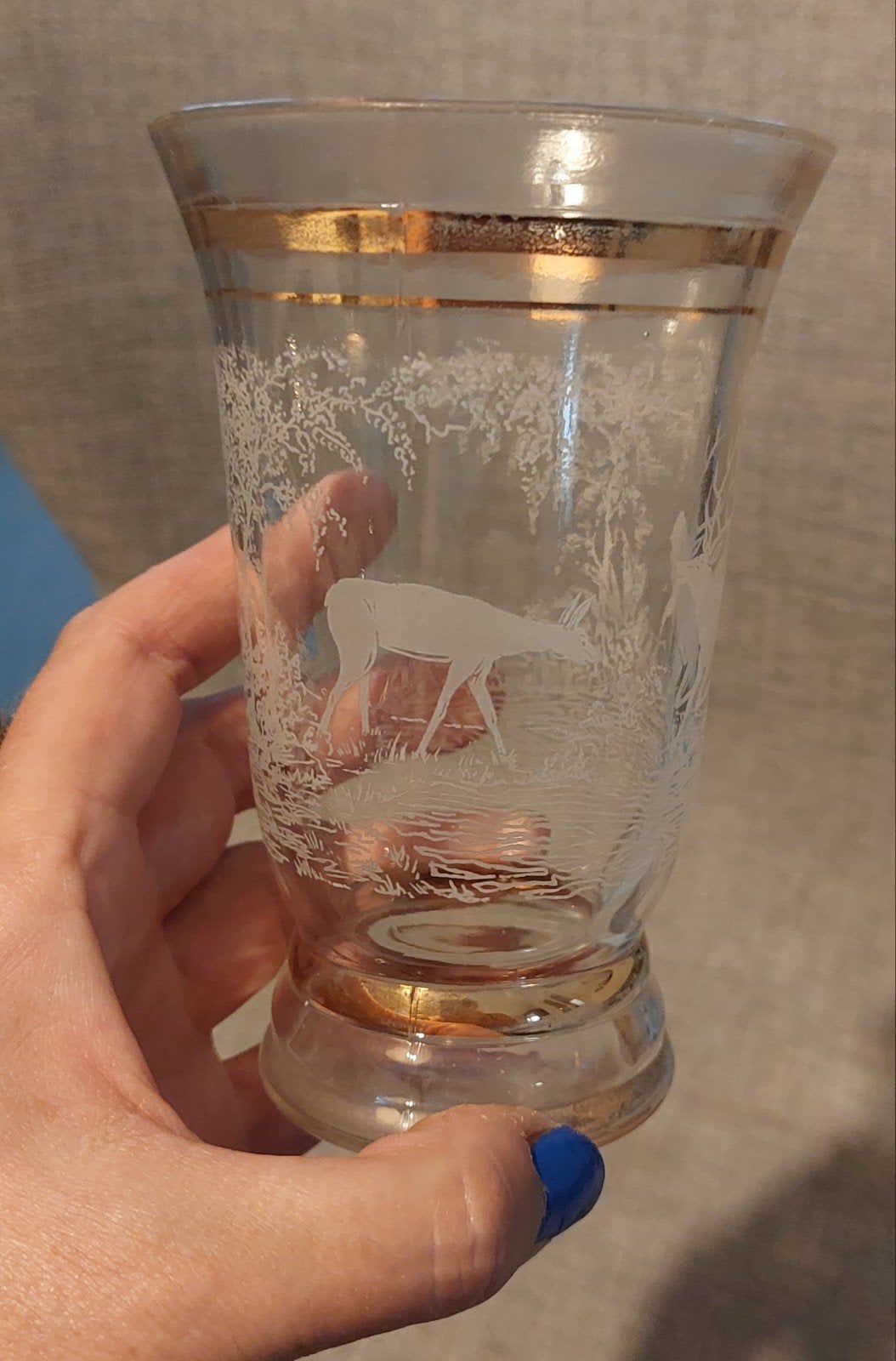 Brocante Frans bekerglas / vaasje met hert – Mid-Century!!, Verzamelen, Ophalen of Verzenden, Gebruikt, Overige typen