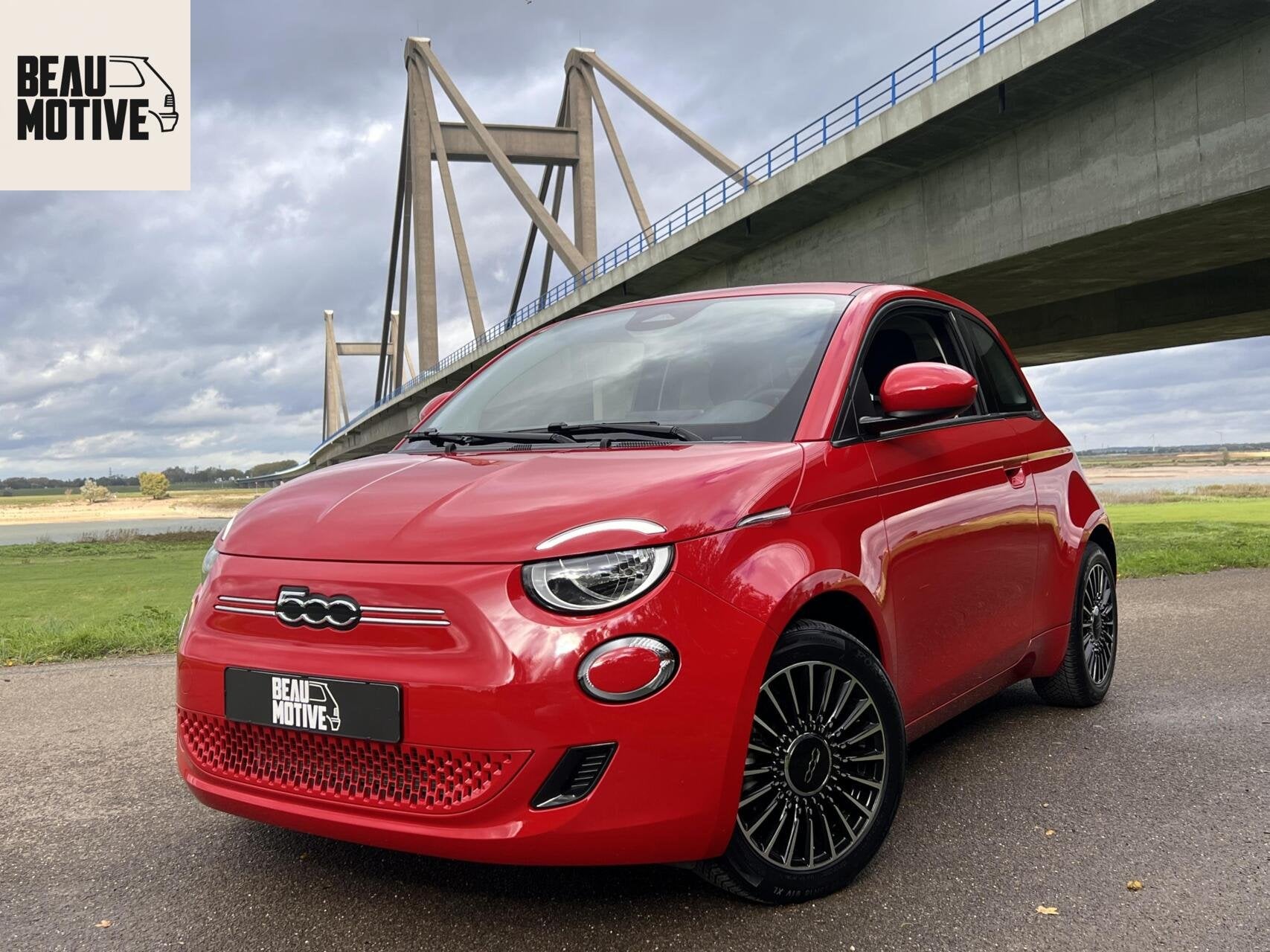 Fiat 500e 24kWh *La Prima 16” Two-Tone* CarPlay / 4x Assis, Auto's, Stof, Gebruikt, 4 stoelen, 190 km