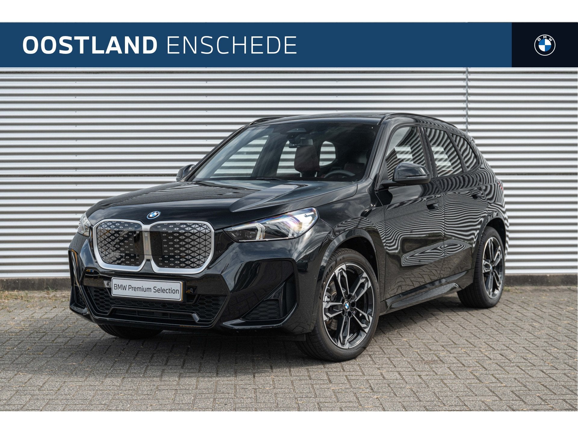 BMW iX1 eDrive20 M Sport / Panoramadak / Achteruitrijcamera