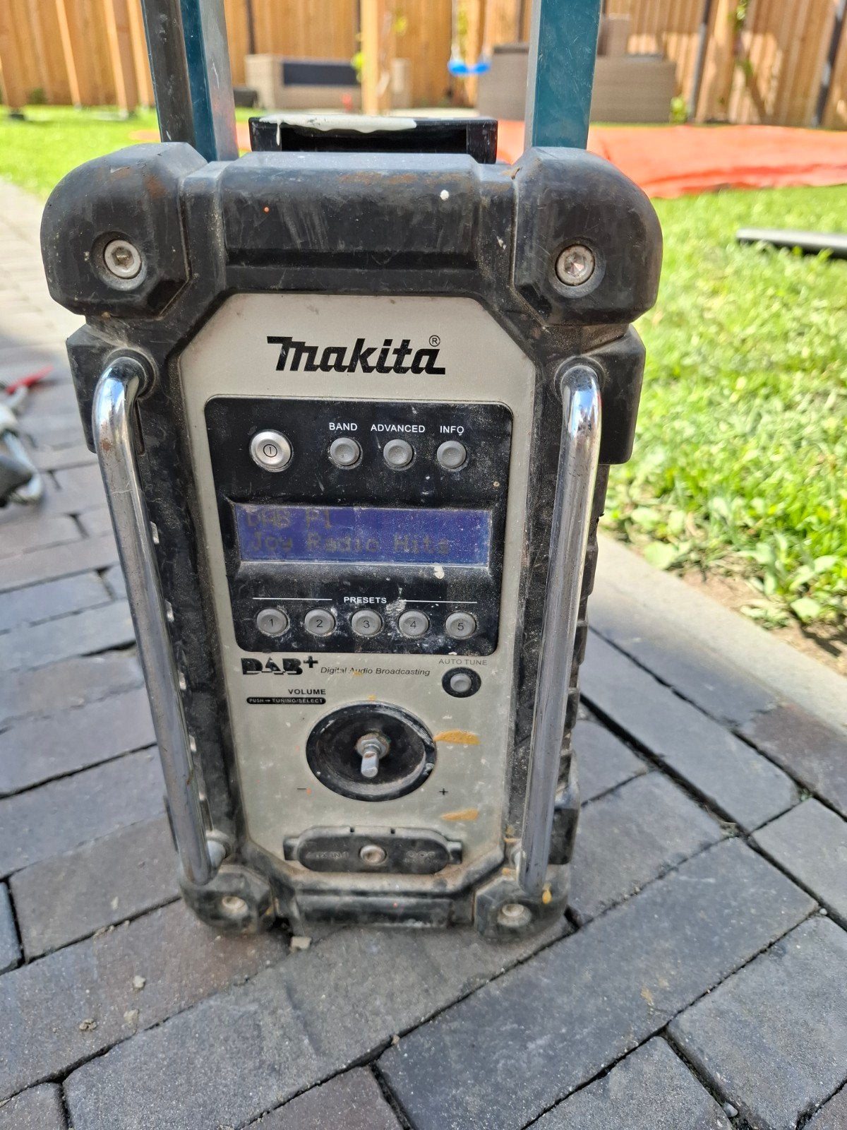 Makita DMR110 DAB+ Bouwradio - Robuust en Functioneel, Audio, Tv en Foto, Radio's, Ophalen of Verzenden, Gebruikt, Bouwradio