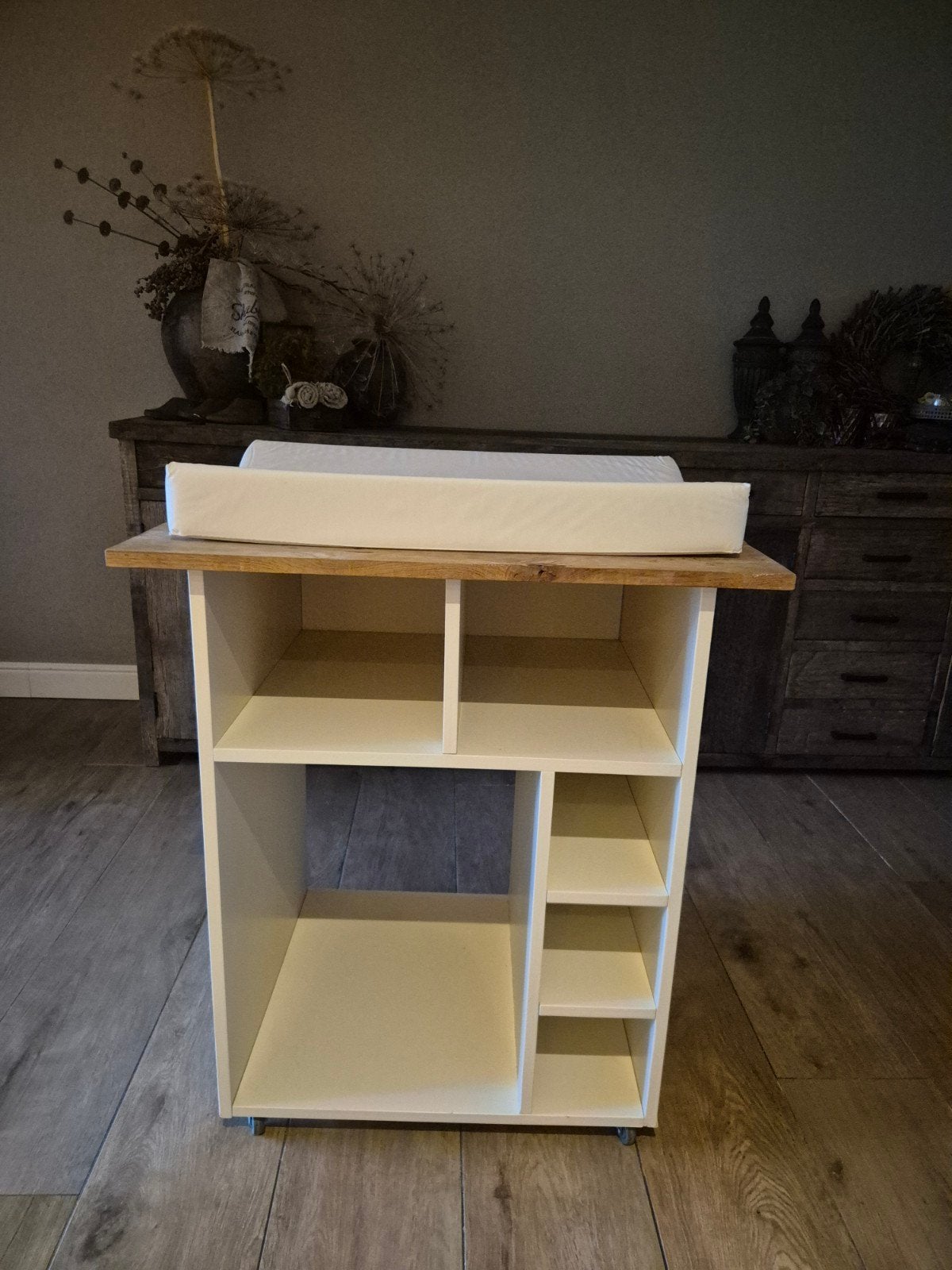 Zelfgemaakte verrijdbare commode met uitsparing, Ophalen, 50 tot 70 cm, 90 tot 105 cm