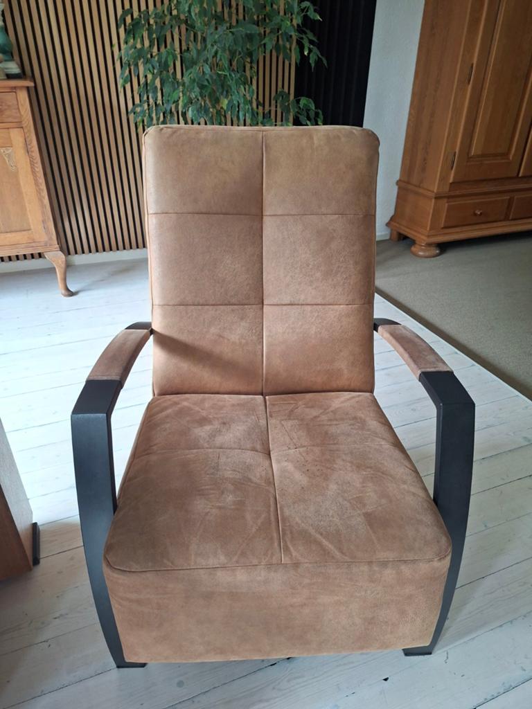 Fauteuil industrieel met zwart metalen armleuningen en poten, Ophalen of Verzenden, 75 tot 100 cm, 50 tot 75 cm