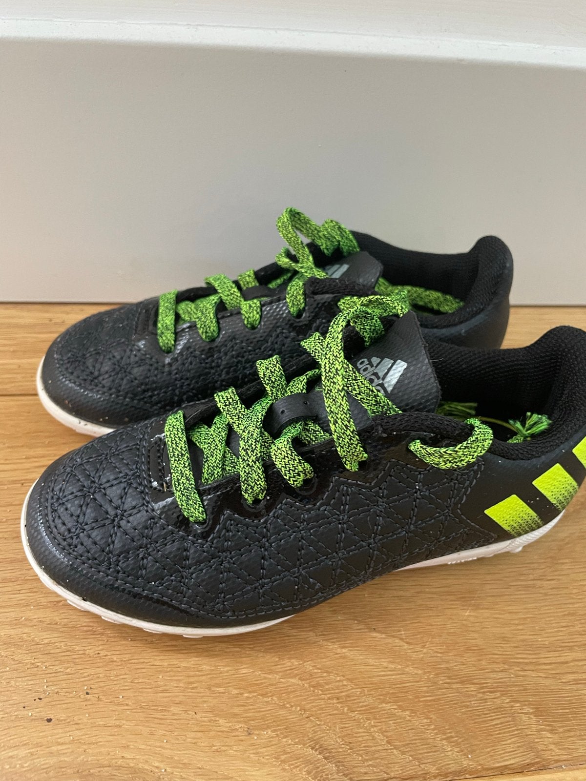 Voetbalschoenen kunstgras maat 26, Ophalen of Verzenden, Gebruikt, Schoenen