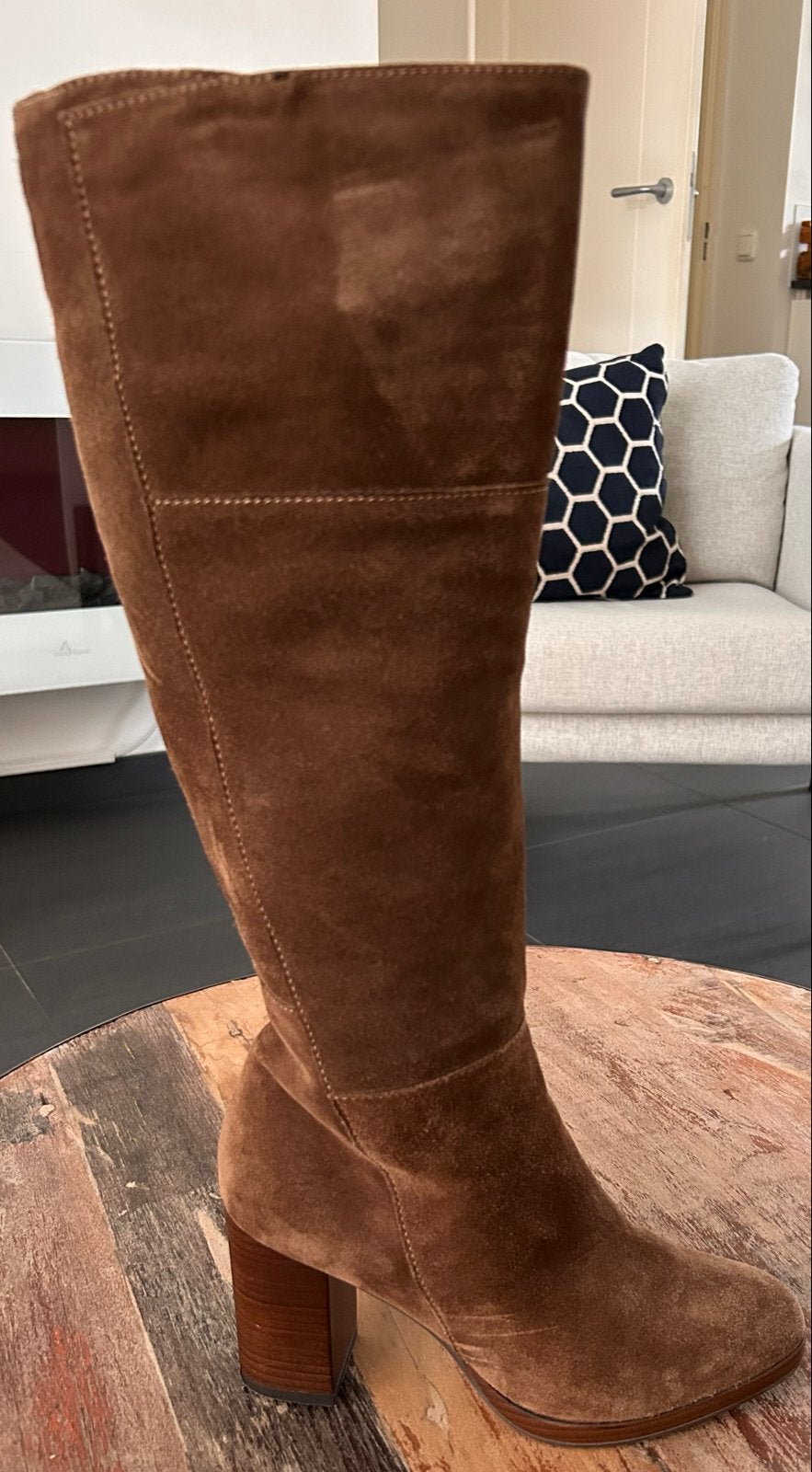 Carmen suède bruine laarzen maat 39, hak 9 cm, Kleding | Dames, Ophalen of Verzenden, Zo goed als nieuw, Bruin, Hoge laarzen