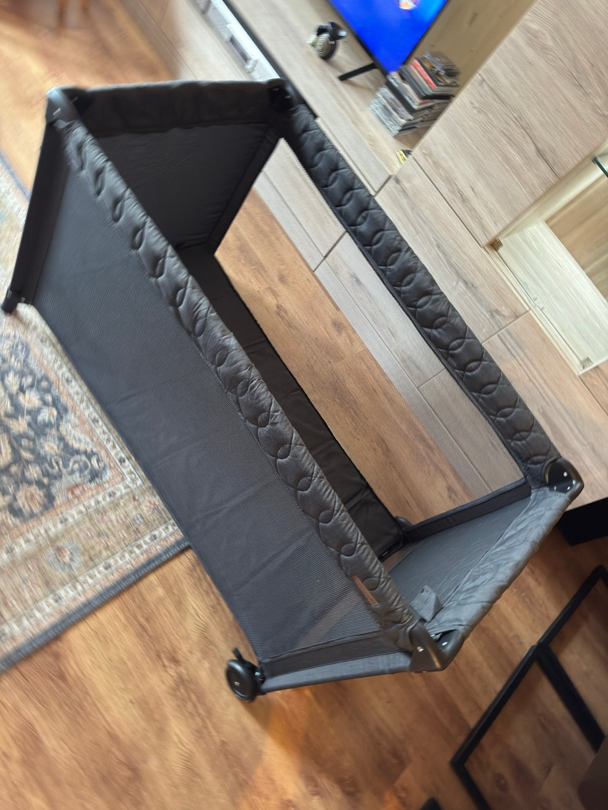 Zo goed als nieuw campingbed met matras en verhoging, Ophalen, Zo goed als nieuw, Reisbedje