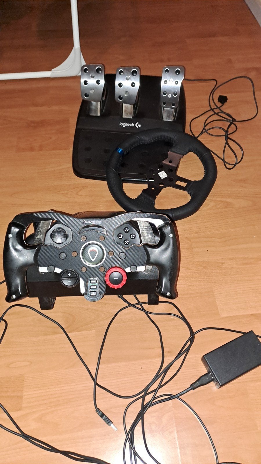 Foto 2 van Logitech G29 Racestuur met Pedalen voor PS4/PS5