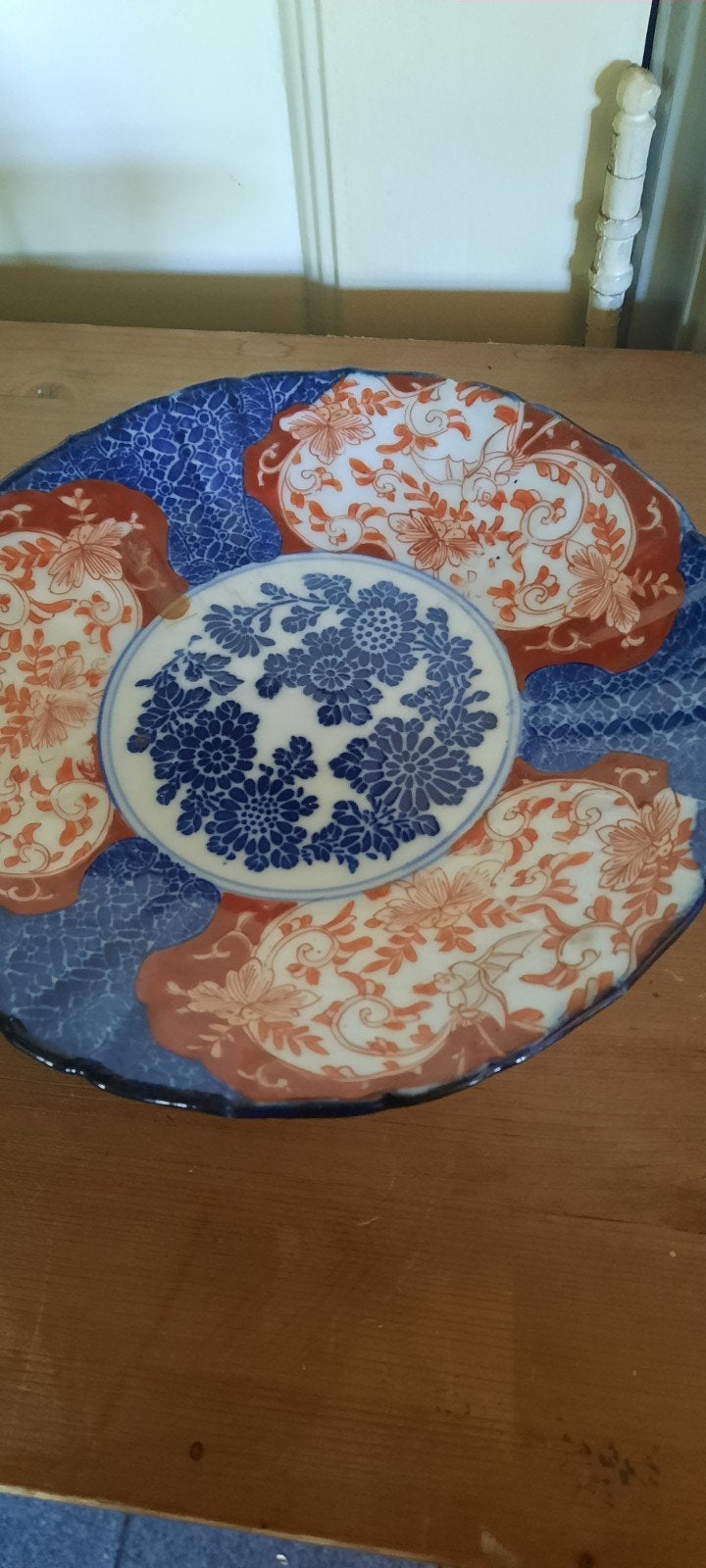 Antieke Japanse Imari schaal op bronzen voet, Ophalen of Verzenden