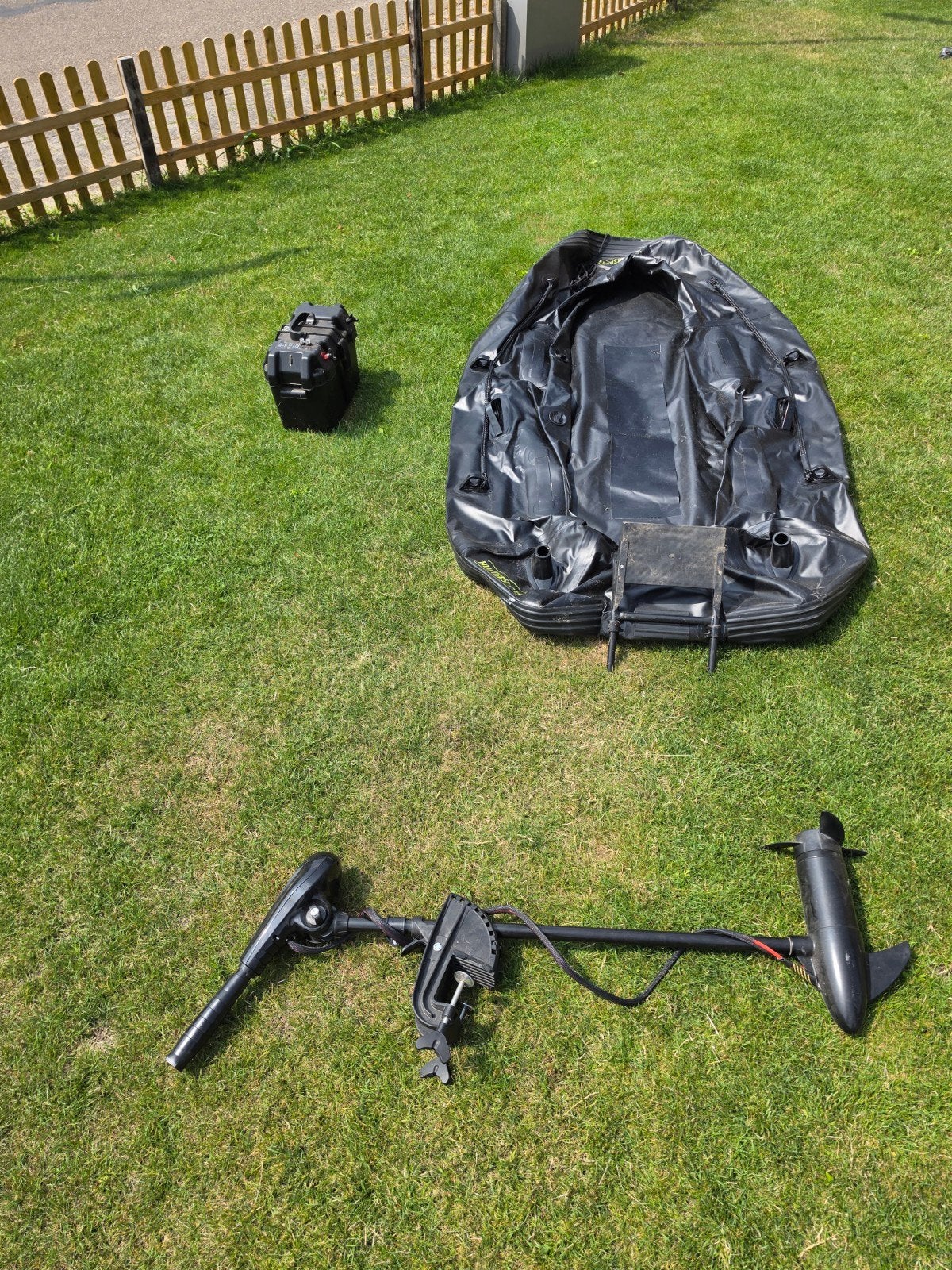 Opblaasboot met elektromotor, accu en lader, Ophalen, Zo goed als nieuw