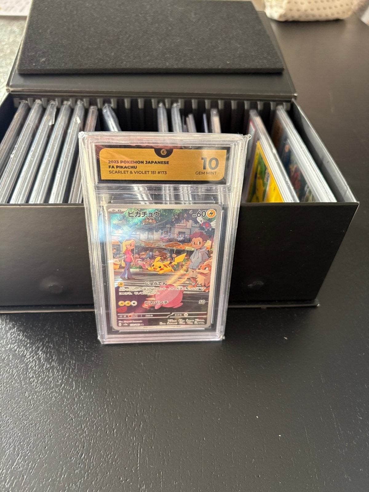 Pikachu 151 grade 10, Ophalen of Verzenden, Zo goed als nieuw, Meerdere kaarten, Foil