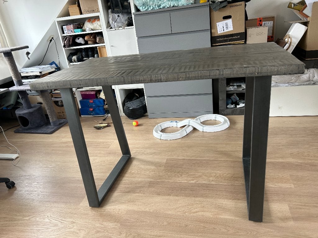 Standing / High table with metal legs, Ophalen, Zo goed als nieuw