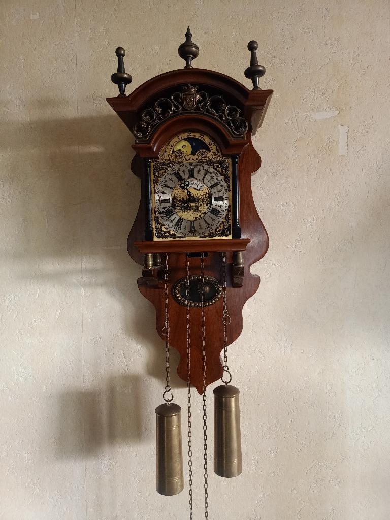 Verschillende antiek kloken te koop, Ophalen