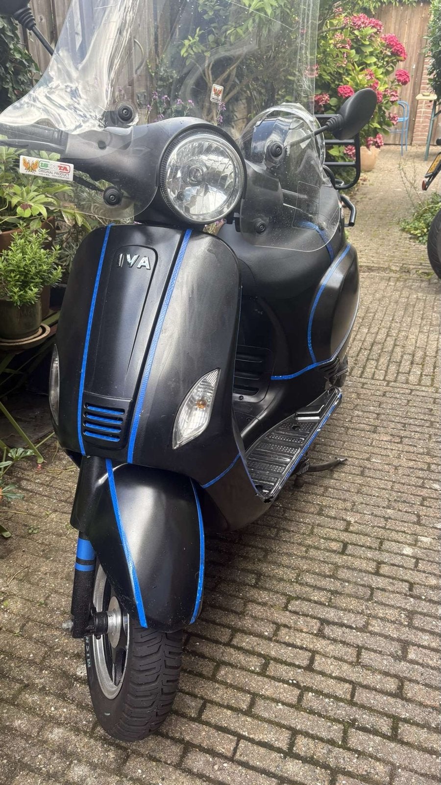 IVA Lux 50 scooter - Zwart met blauwe accenten, Ophalen, Gebruikt, Benzine, Overige merken