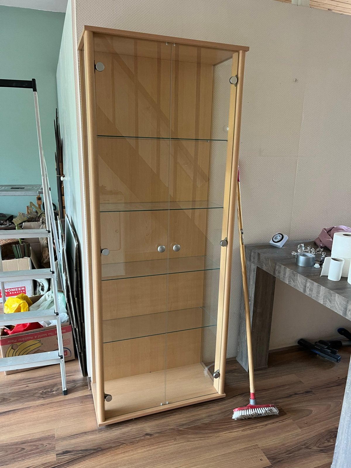 Glazen vitrinekast met houten frame, Huis en Inrichting, Kasten | Vitrinekasten, Ophalen, Gebruikt, 200 cm of meer, 50 tot 100 cm