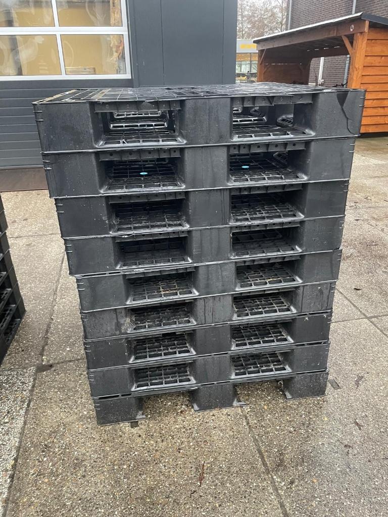 een paar stapels plastic pallets, Ophalen, Gebruikt, 100 cm of meer, 60 cm of meer