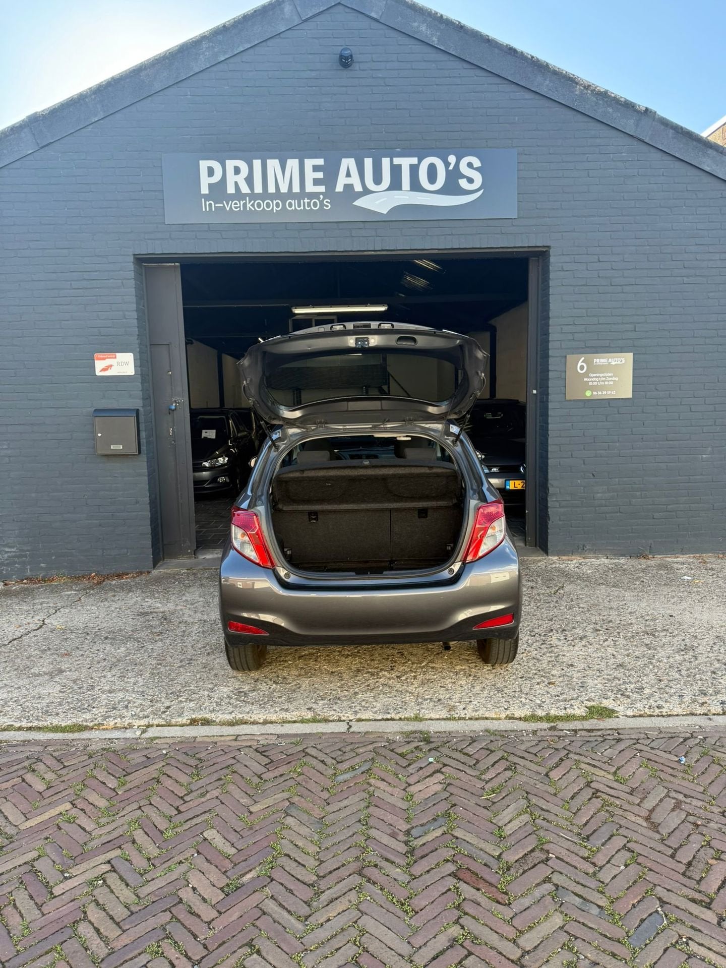 Foto 8 van Toyota Yaris 1.0 VVT-i Dealeronderh | Elektrische Ramen 2011