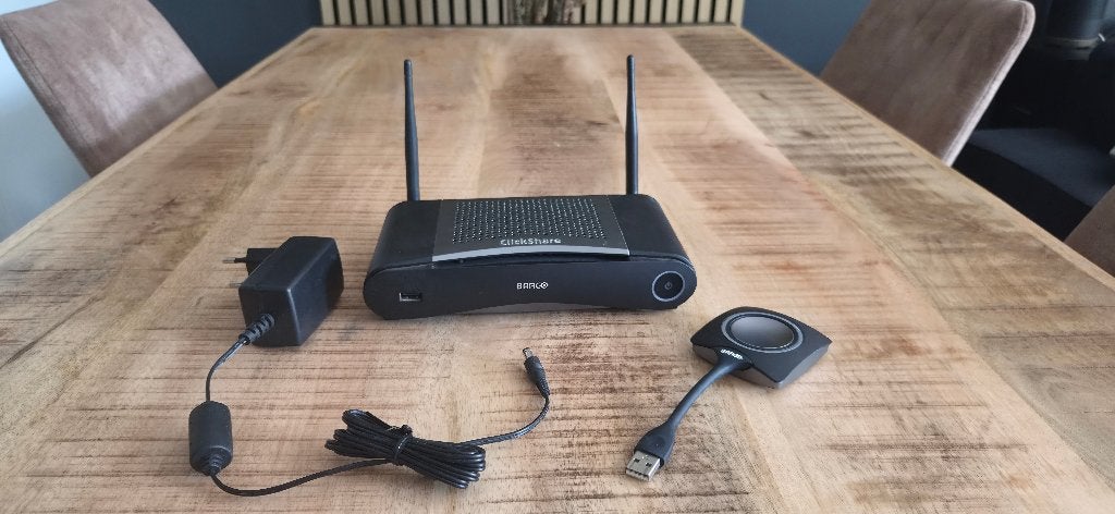 Barco Clickshare CSE-200 + USB Dongle, Computers en Software, Presenters, Ophalen of Verzenden, Gebruikt, Barco ClickShare