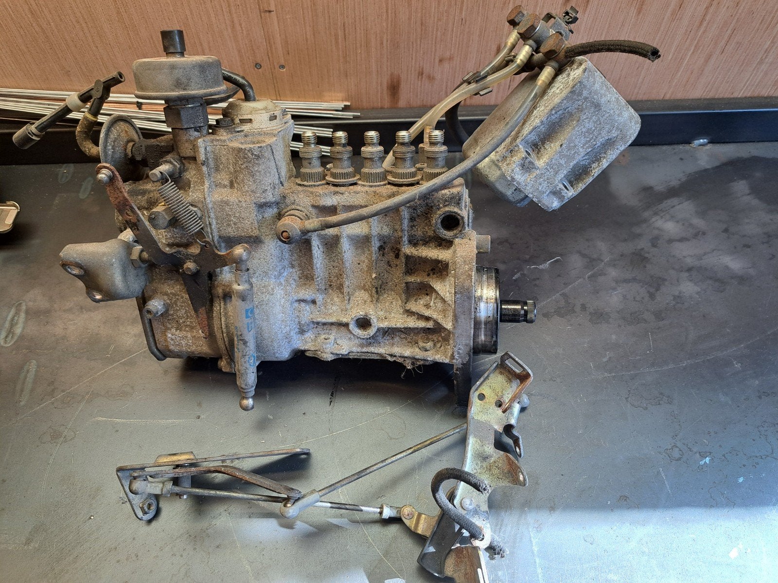 Om605 mechanische pomp turbodiesel, Ophalen